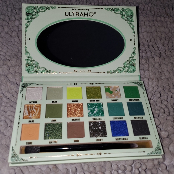 Makeup - Picture 2 of 2